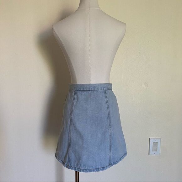 Urban Outfitters BDG Light Wash Denim Button-Front Mini Cargo Skirt Size XS - Picture 5 of 12